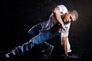 295087_658328554183586_1624508240_n