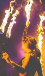 Feuerkünstlerin in Zeiselberg